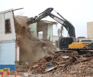https://peruconstruye.net/wp-content/uploads/2023/05/demolicion-Escuelas-Bicentenario-compressed.jpg