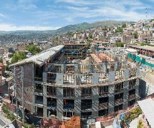 https://peruconstruye.net/wp-content/uploads/2024/02/ayacucho-construccion-colegio-1024x576.jpg