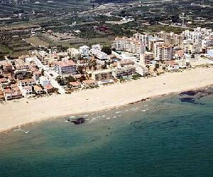 https://playascalas.com/wp-content/2011/09/playa-de-xeraco-en-valencia2.jpg