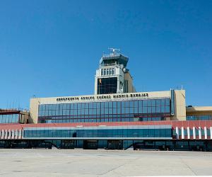 https://profesionaleshoy.es/alquiler/wp-content/multimedia/sites/9/2018/03/Aeropuerto-Adolfo-Suarez-Madrid-Barajas.jpg