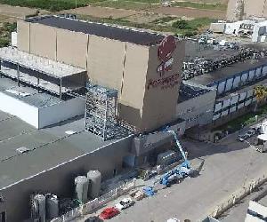 https://s10.s3c.es/imag/_v0/770x420/7/4/e/700x420_fabrica_mediano.jpg