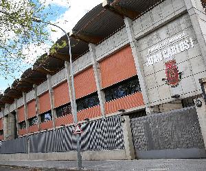 https://s2.lanzadigital.com/wp-content/uploads/2020/03/Foto-Principal-Polideportivo-Rey-Juan-Carlos-I-cerrado.jpg
