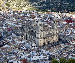 https://s3-eu-west-1.amazonaws.com/gr-cms/media/featured_images/none/a40e0813-f000-4767-80ca-ccf0d9fc83fb/catedral-jaen-002.jpg