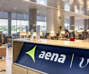 https://serviciosvip.aena.es/vip/medias/1420x500px-MAD-SalaVip-Plaza-Mayor-2.jpg?context=bWFzdGVyfGltYWdlc3w1NDU5MjB8aW1hZ2UvanBlZ3xoOGEvaDllLzg4OTk2MTQ4Njc0ODYvMTQyMHg1MDBweCAtIE1BRCBTYWxhVmlwIFBsYXphIE1heW9yIDIuanBnfDEyYWJkMWIyYmZhZWVkYTczM2Y5MThiM2IxZDA2ZDU0N2RmYWNhZWI4M2VlNGFmOTcwNTQ3MWQ1NWI3OTk1YTM