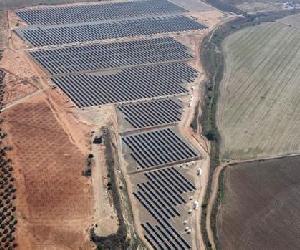 https://sevilla.abc.es/media/andalucia/2018/08/21/s/carpio-energia-solar-keGC--620x349@abc.jpg