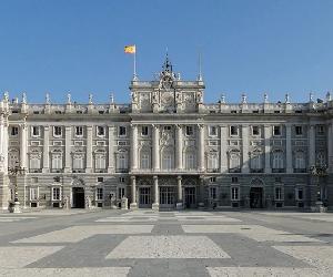 https://sitiosturisticos.com/wp-content/uploads/2013/03/Palacio-Real-de-Madrid-1024x536.jpg