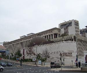 https://st3.idealista.pt/news/arquivos/styles/fullwidth_xl_2x/public/2022-11/images/1200px-lisboa_lisbon_headquarter_caixa_geral_dos_depositos.jpg