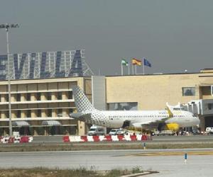 https://static4-sevilla.abc.es/media/sevilla/2019/07/12/s/aeropuerto-sevilla-pablo-kSsG--1200x630@abc.jpg