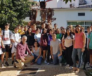 https://static-ms.ideal.es/wp-content/uploads/sites/17/2019/10/El-equipo-Erasmus-del-IES-Ntra.Sra-de-la-Cabeza-2-700x445.jpg