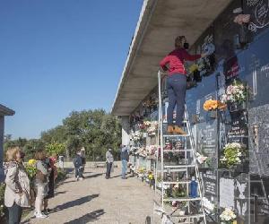 https://static.hoy.es/www/multimedia/202011/05/media/cortadas/cementerio-badajoz-kopD-U120679753205yuC-624x385@Hoy.jpg