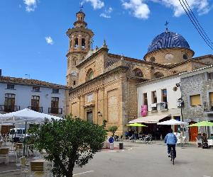 https://static.lasprovincias.es/www/multimedia/202005/19/media/cortadas/Plaza-Major-Xalo-kZ4C-RcVCm5RrmwRzt9jbLuxCR0M-1248x770@Las%20Provincias.jpeg
