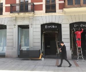 https://static2.elcomercio.es/www/multimedia/201803/08/media/cortadas/bershka-gijon-U402351122ZwF-U501200395939R4-624x385@El%20Comercio-ElComercio.JPG