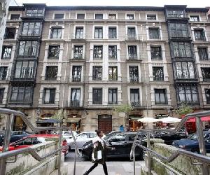 https://static3.elcorreo.com/www/multimedia/202110/13/media/cortadas/colonlarreategui-RIIomSRdEJgklKczA5i3TxJ-624x385@El%20Correo.jpg