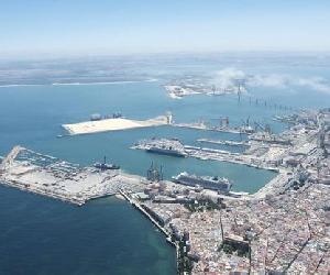 https://static3.lavozdigital.es/media/provincia/2020/09/11/v/puerto-cadiz-ki3F--620x349@abc.jpg