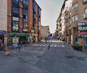 https://streetviewpixels-pa.googleapis.com/v1/thumbnail?cb_client=maps_sv.tactile&w=900&h=600&pitch=-0.11349542339658569&panoid=riNBTMAbF7yHZl9WKvZ_Sw&yaw=194.23537597302087