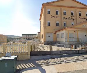 https://streetviewpixels-pa.googleapis.com/v1/thumbnail?cb_client=maps_sv.tactile&w=900&h=600&pitch=-3.052047978265506&panoid=fHXVkfV5Db_qWXQo4pA8DQ&yaw=288.23436308397515