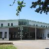 Cierre de la pista para la sala de usos múltiples en el IES Plurilingüe de Ames