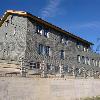 Edificio Lahos en San Julián de Bimenes