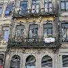 Edifício na rua Mouzinho da Silveira